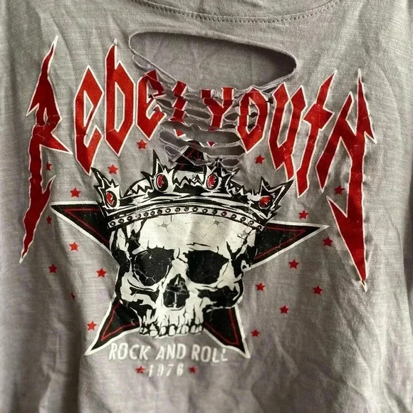 🆕Graphic Crop-top Rock & Roll Rebel Youth M🆕 - Picture 3 of 8